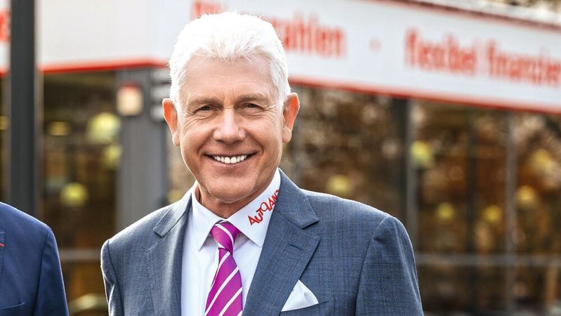 Der Inhaber der Autoland AG, Wilfried Wilhelm Anclam, arbeitet am Börsengang des Autohändlers.(Bild:  Luca Geselle/Autoland)