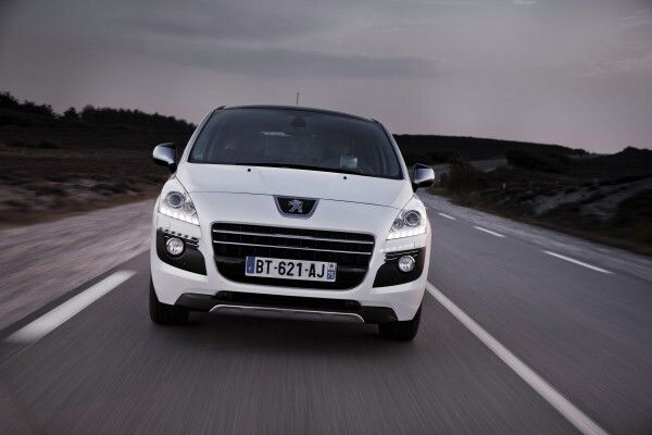 Der Peugeot 3008 HYbrid4 - das weltweit erste Sereinfahrzeug mit Full-Hybrid-Diesel (Peugeot)