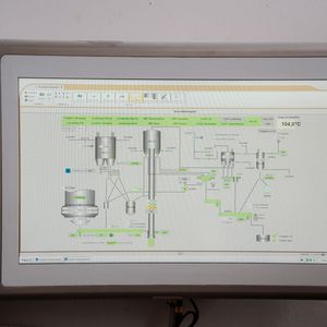 Ein HMI, auf dem die Software Plant IT läuft.(Bild:  Schneider Electric)