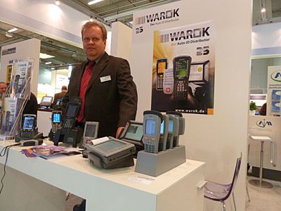 Jörg Hennrich vom Auto-ID Distributor Warok ist sehr zufrieden mit der Geschäftsentwicklung und seinen
Produkten. Allein im 1. Quartal 2010 konnte Warok einen Umsatzzuwachs von 30% verzeichnen.  (Archiv: Vogel Business Media)