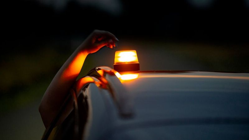 Warnleuchten wie diese von Osram können in Deutschland zusätzlich zum Warndreieck genutzt werden. Das besagt der StVZO-Paragraph 53a, Absätze 2 und 3. (Bild: Osram)