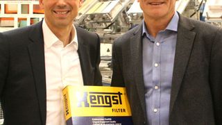 Jens Röttgering und der neue Geschäftsführer Zygmunt Wabinski eröffneten die Produktion des polnischen Werks (v.l.). (Foto: Hengst)