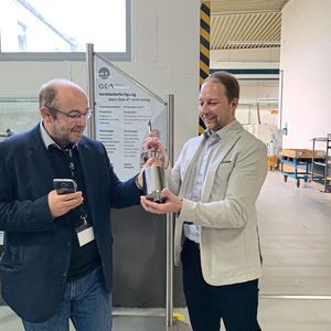 Ventiltechnik zum Anfassen mit Gea-Produktmanager für aspetische Ventile Pascal Bär (Bild:  Gea)