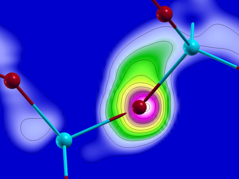 Computersimulationen zeigen, wie das Elektron von einem Atom zu den anderen fließt. (TU Wien)