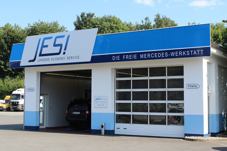 Die Hagener Autohausgruppe Jürgens (Mercedes-Benz/Smart/Iveco) hat ihr eigenes Werkstattkonzept JES (Jürgens Economy Service) entwickelt. Dieses richtet sich an die preissensibleren Privatkunden, die nach Ablauf der Kulanz- und Garantiezeit häufig zu Freien Werkstätten abwandern. (Foto: Jürgens)