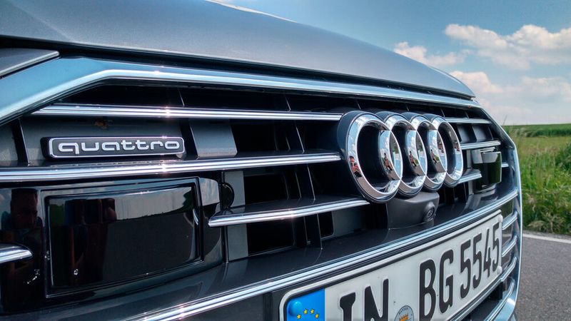 Vorausschauend fahren: Je nach Ausstattung sind bis zu fünf Radarsensoren, fünf Kameras, zwölf Ultraschallsensoren und ein Laserscanner an Bord. (Bild: Thomas Günnel/Automobil Industrie)