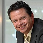 Hat nach dem Verlust des Nissan-Händlervertrags wieder Grund zur Freude: Peter Gerards, Geschäftsführer der Ruhrdeichgruppe und neuer Vertriebspartner von Opel.()