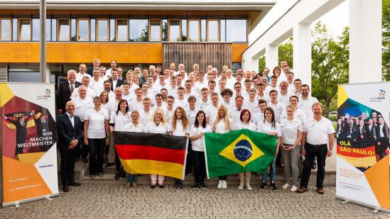 Dabei messen sie ihre Fertigkeiten in den einzelnen Berufen unter Einhaltung anspruchsvoller internationaler Standards mit Gleichgestellten. (Bild: Worls Skills Germany)