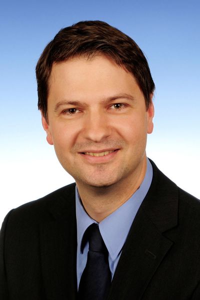 Oliver Grünbergs bisherige Funktion übernimmt ab Februar 2019 Stefan Depka, Leiter Produktion bei FAW Volkswagen im chinesischen Foshan. Der 44-Jährige ist Diplom-Ingenieur für Maschinenbau und arbeitet seit 2003 bei Volkswagen. Depka ist Produktionsexperte und trug während seiner Berufslaufbahn in verschiedenen Funktionen innerhalb der Produktion von Volkswagen Verantwortung, darunter als Fertigungsleiter bei Volkswagen Navarra in Spanien, bevor er Mitte 2015 zum Senior Manager Produktion bei FAW Volkswagen in Foshan berufen wurde. (Volkswagen)