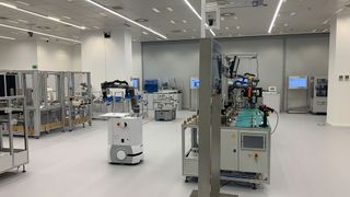 In seinem neu gestalteten Automation Center Barcelona zeigt Omron Industrial Automation, wie die Fabrik der Zukunft aussehen wird. (Bild: Omron)