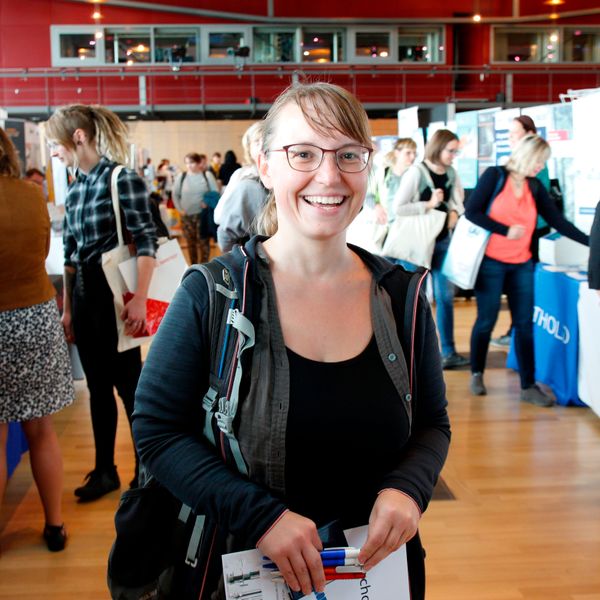 Besucherstimmen der LAB-SUPPLY Dresden 2022Carolin Becher, GSK Dresden:  „Im Labor ist man eher auf die eigene Routine beschränkt. Da ist es toll, wenn man hier Neues sieht und sich denkt: ‚Das könnte man auch bei uns ändern oder verbessern‘.“   Weitere Infos zu den kommenden LAB-SUPPLY-Messen finden Sie auf www.lab-supply.info.  (LABORPRAXIS, C. Lüttmann)