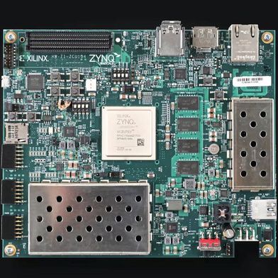 AMD Zynq Ultrascale+ MPSoC ZCU102 Evaluierungskit: Ob als fertiges System oder zur Vorevaluierung, die Implementierung eines RISC-V-Softcores auf einem FPGA kann sich mituner schwieriger gestalten als gedacht. (Bild: AMD)