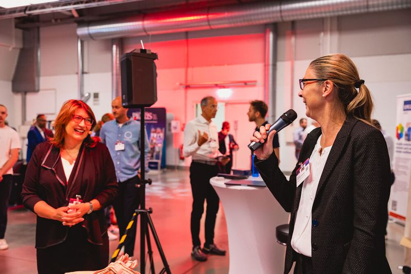 Impressionen vom 24. Würzburger EMS-Tag: Im Mittelpunkt standen aktuelle Branchenthemen, praxisnahe Impulse und insbesondere der persönliche Austausch innerhalb der EMS-Community. (Bild: Stefan Bausewein)