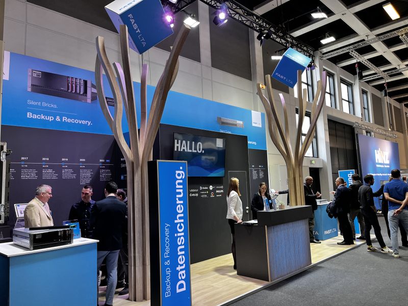 Messerundgang: Backup-Lösungen von FAST LTA. (su)