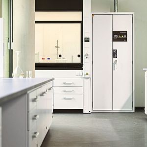 Abb.3: Energieeinsparung ist durch Schließen des Frontschiebers des Abzuges möglich.(Bild:  Köttermann)