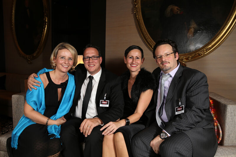 Stephanie Steen, IT-BUSINESS, mit dem Schneider Electric Team (v. l.): Stefan Knerrich, Karin Hernik und Michael Scaccia (Canon)