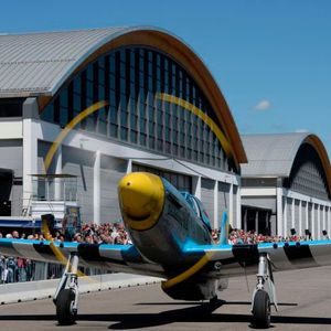 Gleich drei Dinge auf einmal: Bei der Klassikwelt Bodensee bekommen Besucher historisches Gut zu sehen, das einst unsere Straßen, Wasserweege und Lüfte beherrschte – und das sogar in Funktion!(Foto:  Klassikwelt Bodensee)