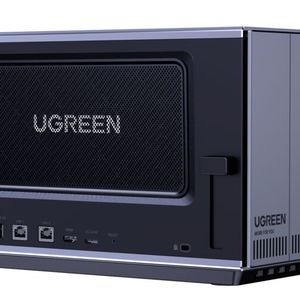 Für die Netzwerkanbindung stehen beim NASync iDX6011 Pro zwei 10GbE-Ports bereit. Zusätzlich gibt es einen OCuLink-Port mit vier PCIe-4.0-Lanes. (Bild:  Ugreen)