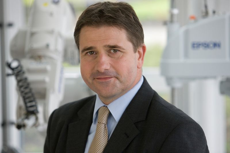 „Bei Epson hat sich der Bereich Life Science in den zurückliegenden Jahren überproportional positiv entwickelt. Die Automation unter aseptischen Umgebungen könnte in naher Zukunft eine stärkere Rolle spielen“, so Volker Spanier, Leiter Factory Automation der Epson Deutschland GmbH. (Bild: Epson)