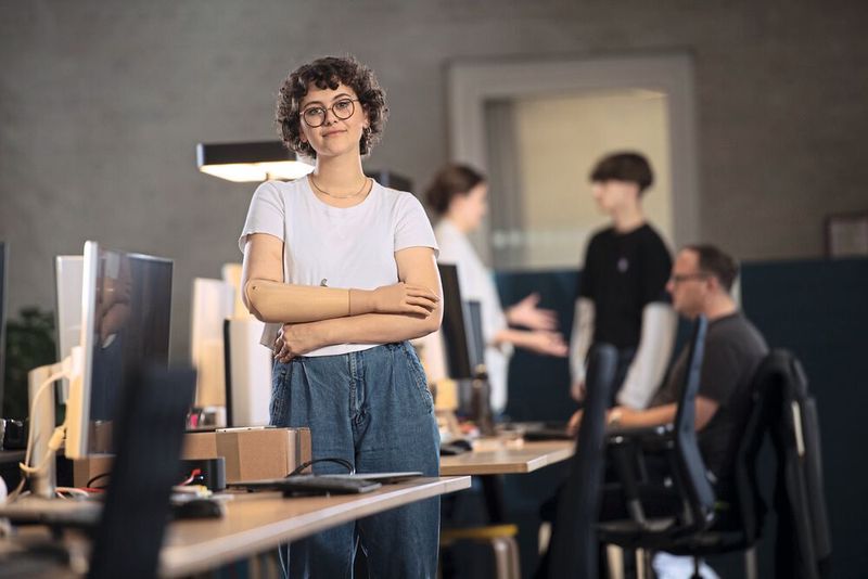 Mit kosmetischem Überzug ist die Prothese dagegen kaum als solche zu erkennen. (Bild: Reinhardt / Devicemed)