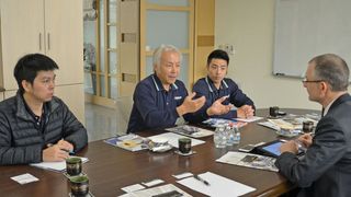 David Hsiao, Chef von Sauter-Asia, hat das Geschäft aufgebaut. Sein Sohn Allen (rechts) und Louis Liang unterstützen ihn heute beim Aufbau der eigenen Produktion vor Ort in Taichung. (Jablonski)