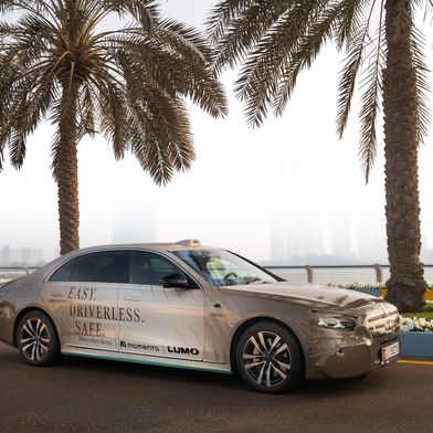 Robotaxi-Service in Abu Dhabi: Mit Momenta, einem chinesischen KI-Spezialisten für autonomes Fahren, und dem lokalen Partner Lumo will Mercedes-Benz in den Vereinigten Arabischen Emiraten einen Shuttleservice mit hochautomatisierten S-Klasse-Fahrzeugen aufbauen.  (Bild: Mercedes-Benz)