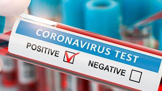 Vor rund drei Wochen wurden in Bayern Teststationen an Flughäfen, Bahnhöfen und Autobahnen eingerichtet. Dabei kam es zu massiven Verzögerungen und Fehlern bei der Abwicklung und Übermittlung der Testergebnisse (Maksym Yemelyanov - stock.adobe.com)