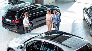 Wie schlägt sich das Kfz-Gewerbe im Jahresendspurt 2021 – und wie die Wirtschaft insgesamt? Die »kfz-betrieb«-Muttergesellschaft Vogel Communications Group befragt dazu  Branchenpraktiker in Autohäusern und Werkstätten. (Bild: ProMotor/T. Volz)