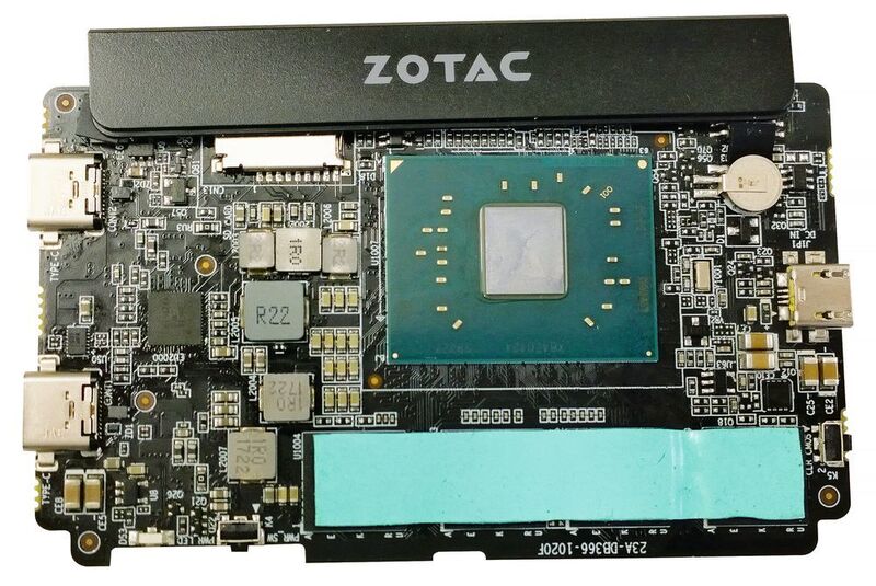 Das winzige Mainboard des PI225 mit dem Celeron N3350. In der Kunststoffblende an der Oberseite sitzen die Antennen für WLAN und Bluetooth. (Vogel IT-Medien)