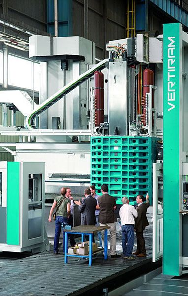 Montage der Portalfräsmaschine Vertiram. (Archiv: Vogel Business Media)