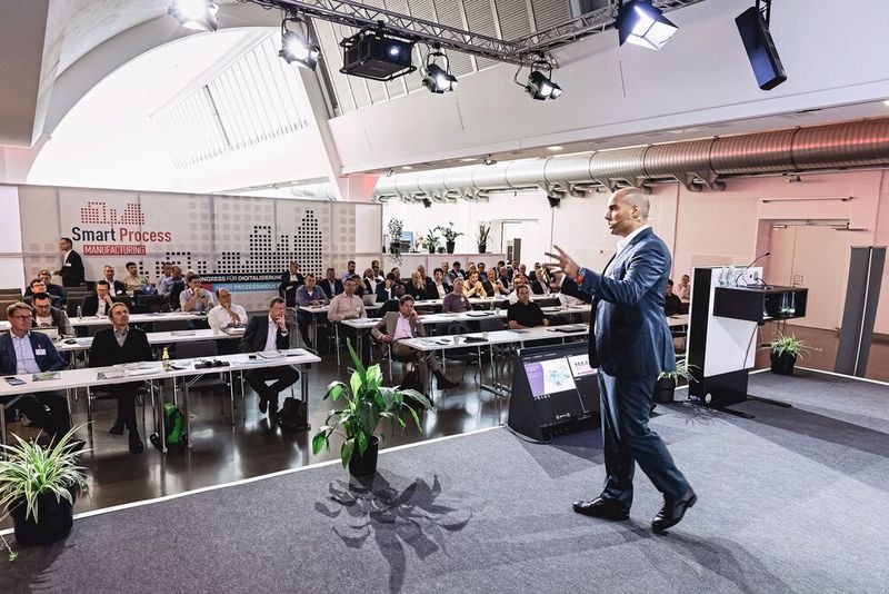 Manufakturbetrieb? Nichts da! Wie Merck den Weg vom MANUfacturing to #SMARTfacturing schaffte, erklärte Michelangelo Canzoneri, Global Head of Smart Manufacturing, Merck Group.  (Bild: Stefan Bausewein)