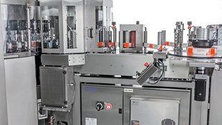 Das ergonomische Design des Evo DECO Roll-Fed-Etikettierers gewährleistet eine einfache Bedienung während der Produktion und Wartung. (Bild: Sidel )