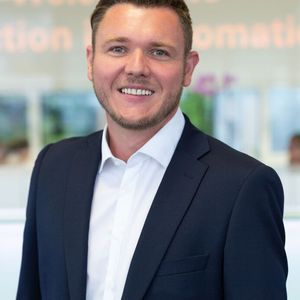 Sebastian Brandstetter, Produktmanager für integrierte Robotik, B&R: „Für den Maschinenentwickler macht es in Zukunft keinen Unterschied, ob er eine Einzel-Achse oder einen Roboter in seine Maschine implementiert."