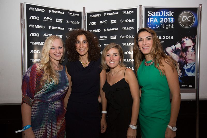 Sponsor des Abends WD (v. l.): Kristy DeMarco, Kalima Toubal, Angelina Boi und Yana Stoyanova Erkens (Eventfotos: Nils Krüger)