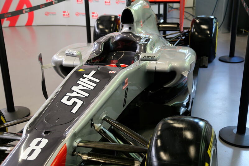 Portes ouvertes chez URMA à l'occasion du passage du grand patron Gene Haas et de Romain Grosjean, le pilote de F1 tournant dans l'écurie Haas. (JR Gonthier)