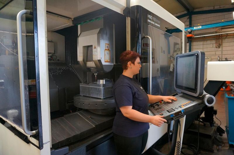 CNC machining in practical applications (Source: Speedpart)