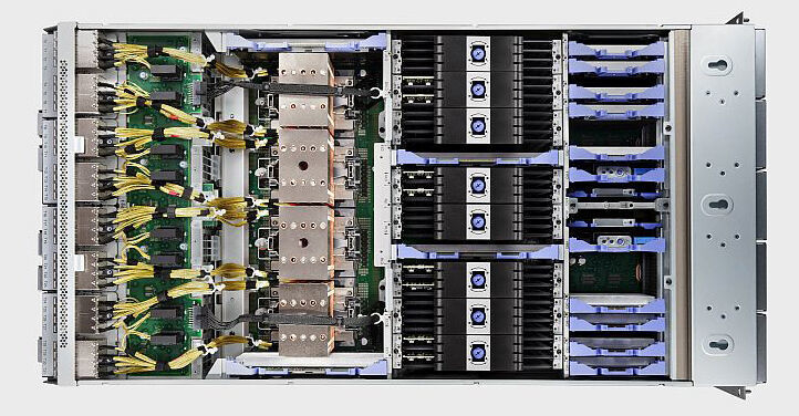 Abbildung 6: Ein E1080-Server von oben gesehen.  (© IBM)