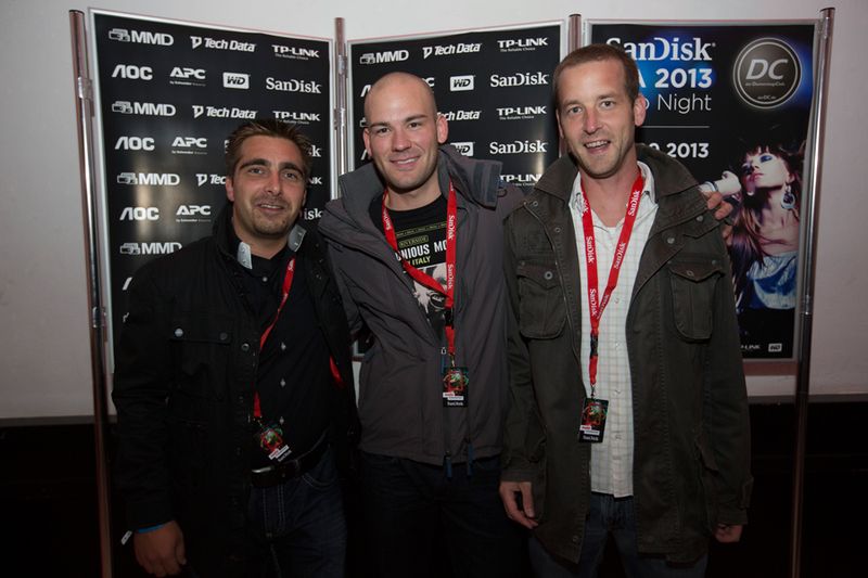 Sponsor des Abends MMD AOC: Andreas Roth, Sebastian Niehues mit Andreas Steuer, Media Saturn (m.) (Eventfotos: Nils Krüger)