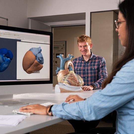 Forschungsorientiert und praxisbezogen: Der Studiengang Medizintechnik am KIT setzt Schwerpunkte bei der Digitalisierung, Elektrotechnik und Informationstechnik. Forschungsorientiert und praxisbezogen: Der Studiengang Medizintechnik am KIT setzt Schwerpunkte bei der Digitalisierung, Elektrotechnik und Informationstechnik.