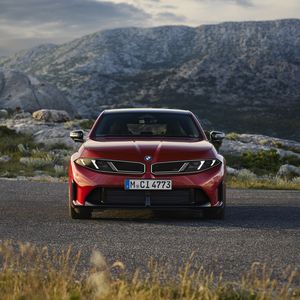 Der Kühlergrill des BMW 3 ist im neuen Stil der Marke gehalten. (Bild: BMW)