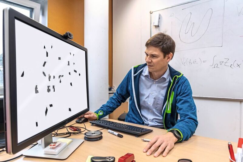 Thomas Pock, Informatiker am Institut für Maschinelles Sehen und Darstellen der TU Graz, entwickelte neue Bildverarbeitungsalgorithmen zur Korrektur von Unschärfen, defekten Pixeln oder anderen technischen Bildfehlern.  (Lunghammer – TU Graz)