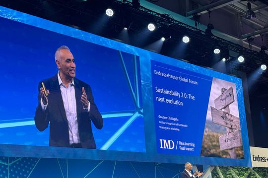 Prof. Goutam Challagalla, Professor für Strategie und Marketing an der IMD Business School in Lausanne, zeigte anhand praktischer Beispiele Wege zur nachhaltigen Transformation auf. (Bild:  Anne Richter, VCG)