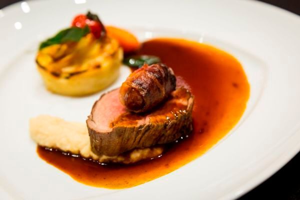 Hauptgang aus der Sterneküche (Fotograf/Copyright:Fotograf/Copyright: Stefan Bausewein/Vogel Business Media)