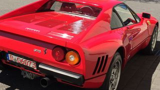 Der gestohlene Ferrari GTO ist in einer Garage im Raum Grevenbroich gefunden worden. (Polizei Düsseldorf)
