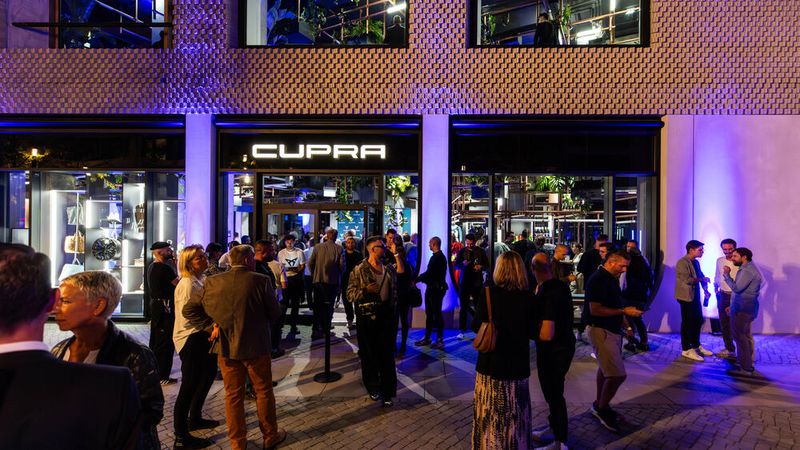 Zahlreiche Ehrengäste waren bei der Einweihung dabei, darunter zahlreiche Influencer, Markenbotschafter und andere Multiplikatoren. (Bild: Seat Deutschland)