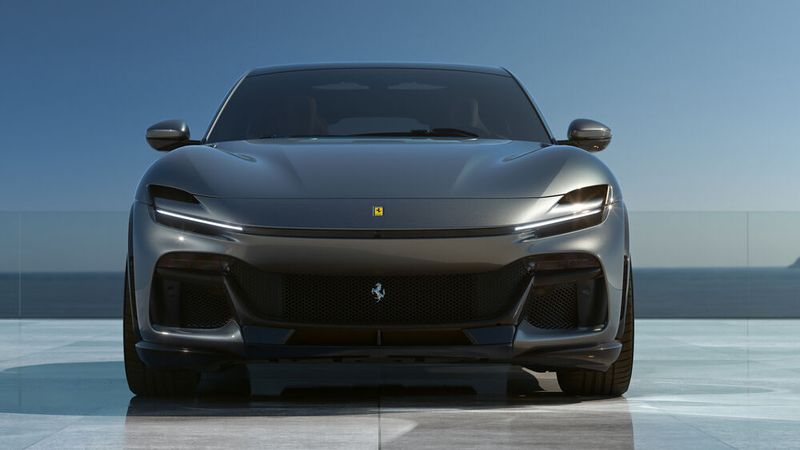 Dort, wo man eigentlich die Scheinwerfer erwartet, sitzen nur Taglicht und Blinkerstreifen. (Bild: Autoren-Union Mobilität / Ferrari)