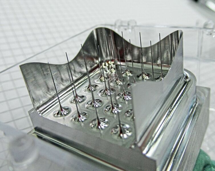 A sample made of tools steel milled with high precision on the MP7. (Klaus Vollrath)