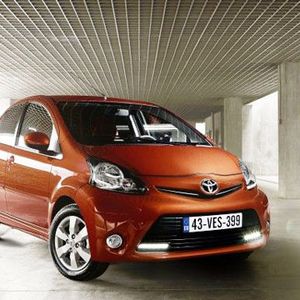 In den Startlöchern: Ab 25. Februar steht der überarbeitete Cityflitzer in den Schauräumen der deutschen Toyota-Händler.