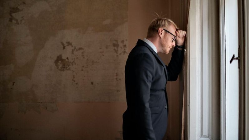 Geschäftsführer, die ab dem 1. September 2023 eine Schieflage im Unternehmen feststellen, sollten schon wegen der drohenden straf- und zivilrechtlichen Konsequenzen für sich selbst nicht darauf vertrauen, dass die Lockerung der Insolvenzantragspflicht bei Überschuldung noch praktisch relevant ist. Besser ist, sie richten die Fortführungsprognose des Unternehmens an den üblichen zwölf Monaten aus.(Bild:  von Andrea Piacquadi, Pexels)