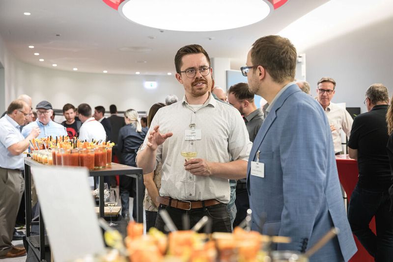 Anwenderkongress Steckverbinder 2023: Tag 1 mit Basisseminaren, Podiumsdiskussion und Posterslam. (Bild: Stefan Bausewein)